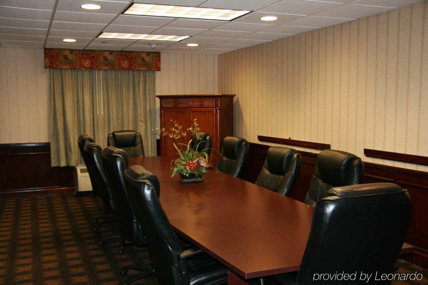 Hampton Inn Oxford-West Facilities photo